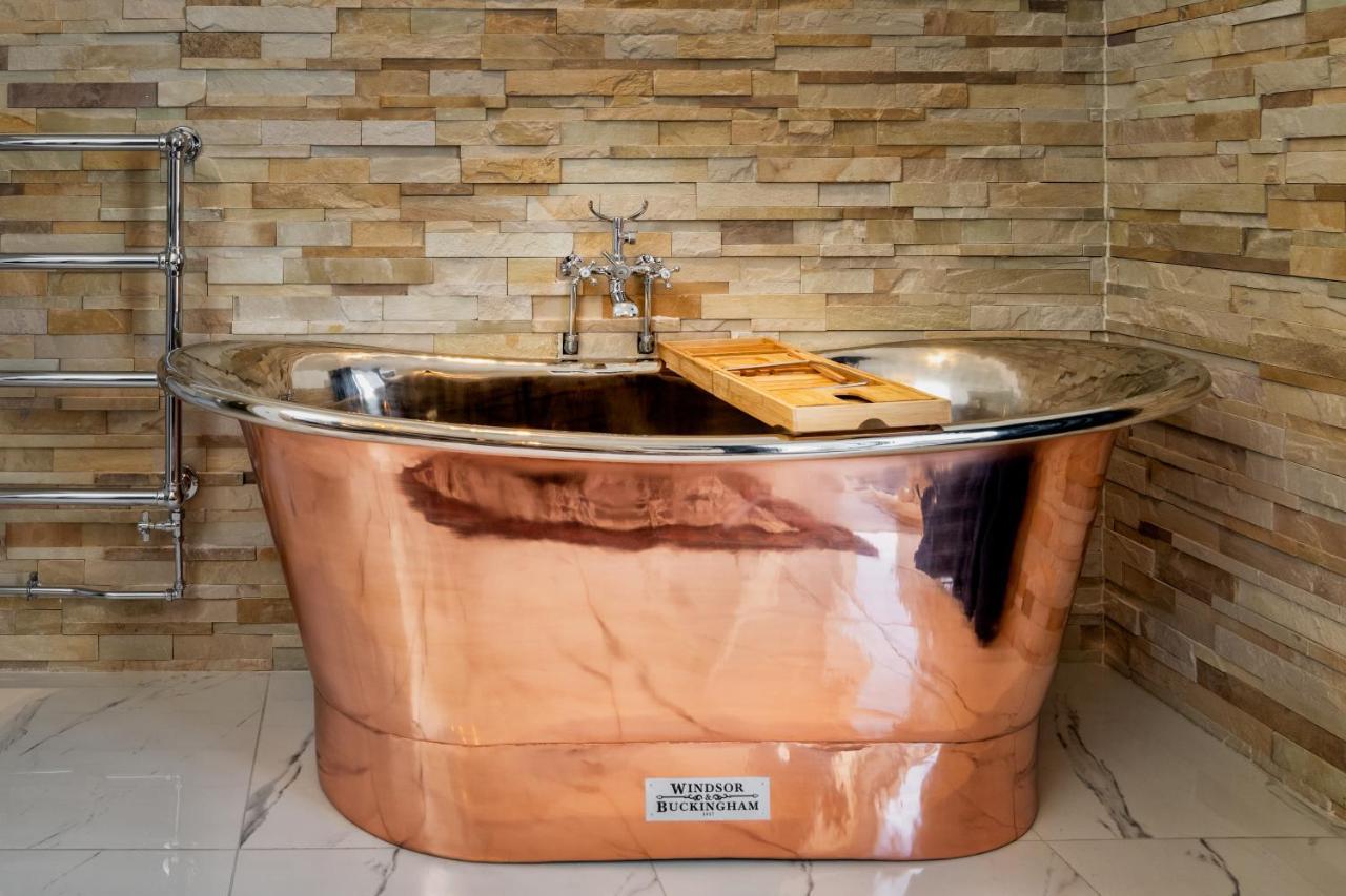 Relax in Super Size Copper Tub - 2 bedroom villa Inverness Esterno foto